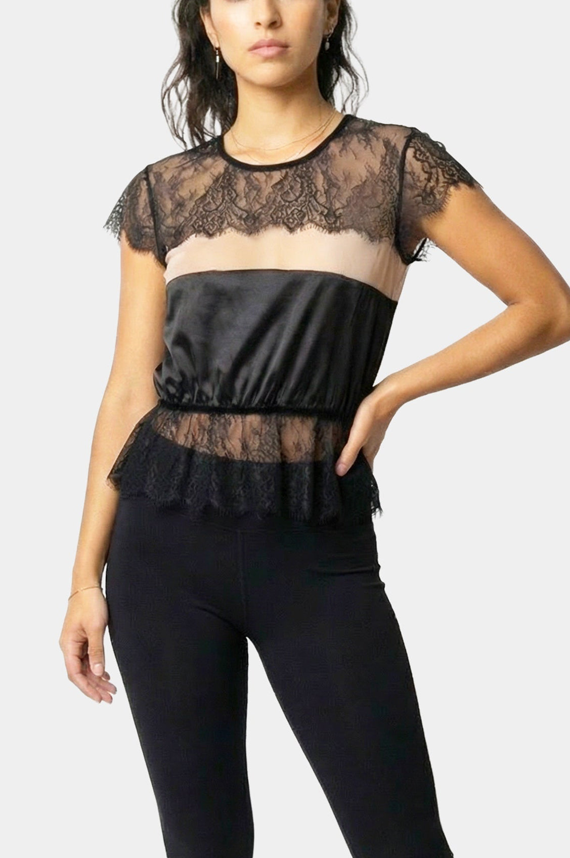 Kleopatra - Melns -Tops – mežģīnes ar skropstiņām un caurspīdīgs tīkliņš