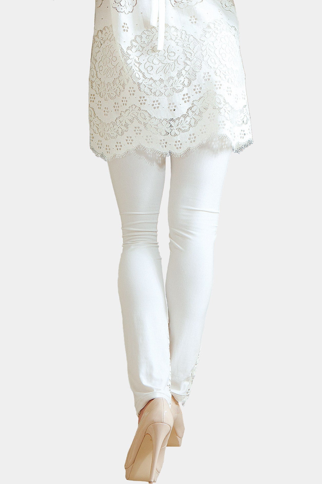 Emilia - Milk - Leggings made out of soft cotton and delicate allover lace
